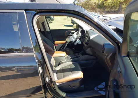 2021 Ford Bronco Sport Outer Banks z USA, uszkodzony, nr VIN 3FMCR9C64MRB41159